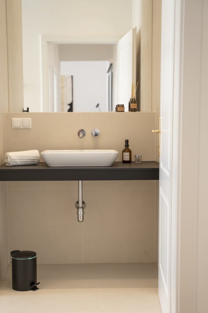 Badezimmer mit Waschtisch